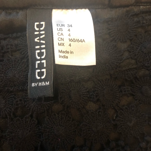 Pretty Black Lace Mini - Picture 4 of 4